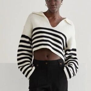 Crescent Black and White V-Neck Sweater Size M